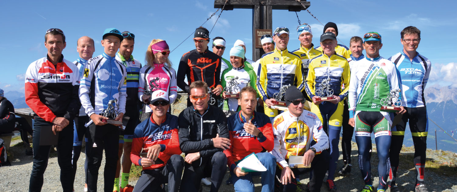 Participants of the Hundstoa biag di bike race in Maria Alm