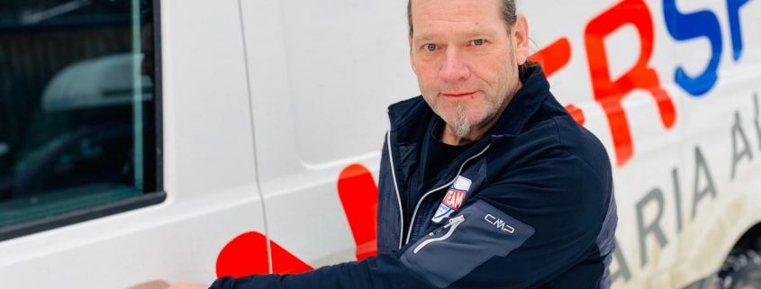 Bus mit Mitarbeiter Intersport Maria Alm